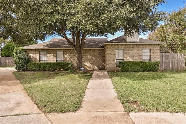 1st image of 2204 Teakwood Ct