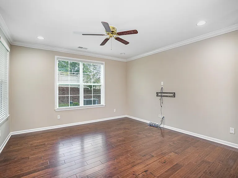 836 New Derby Ln — Photo 12