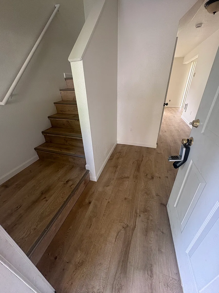 Entry - 162 Lea Ave