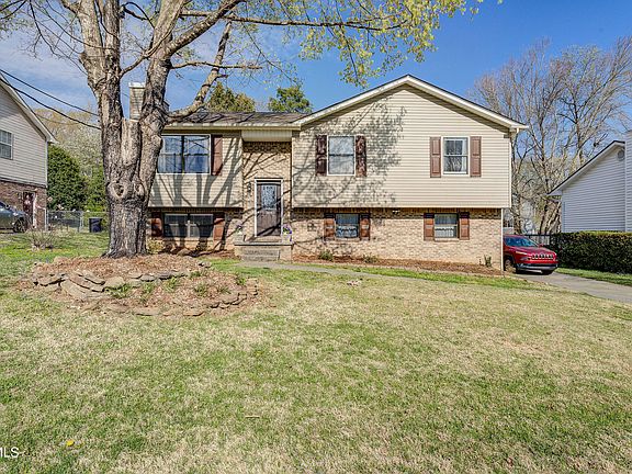 2nd image of 1424 Overton Ln