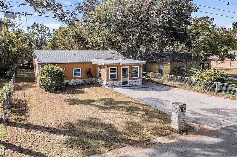1st image of 212 Bassedena Cir S