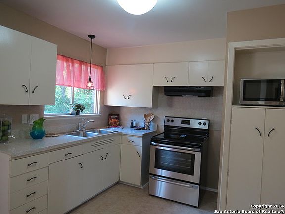 5th image of 8110 Windlake Dr