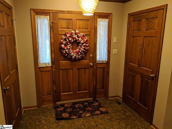 2nd image of 109 Woodcreek Dr