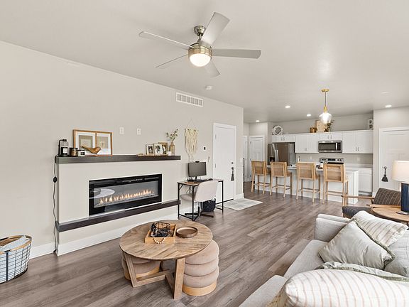 4th image of 2939 Kestrel St