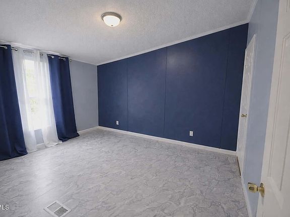 5th image of 379 Lakeview Rd