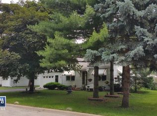 2208 Parkrose St, Crest Hill, IL 60403