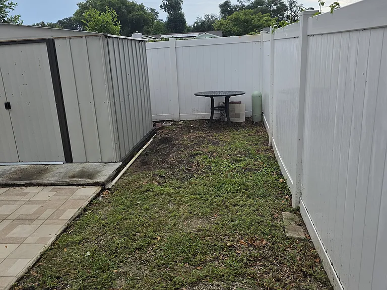 107 Valley Cir #A — Photo 16