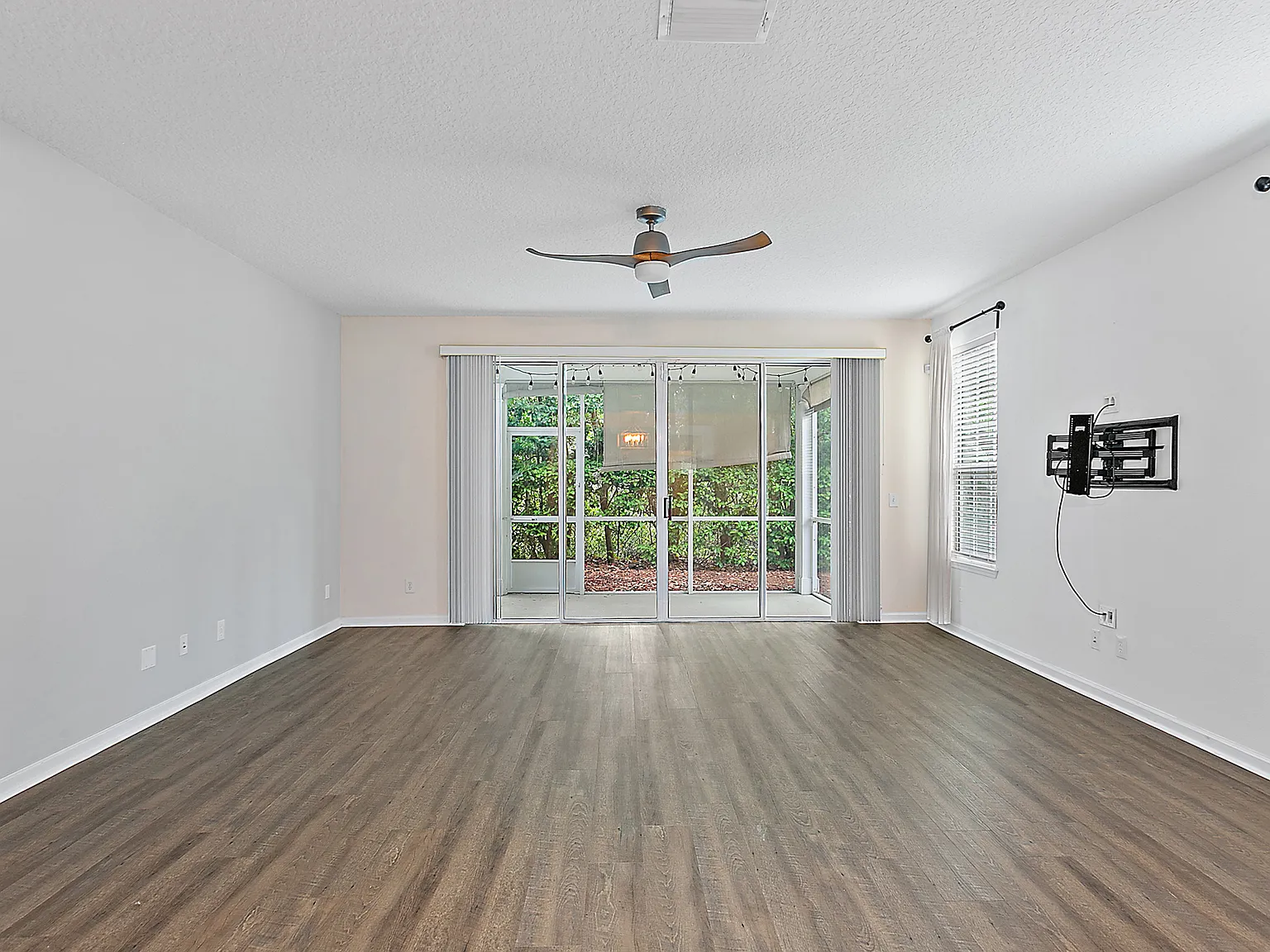 3 bed, 2.5 bath, 1632 sqft, $2,350 — Photo 4