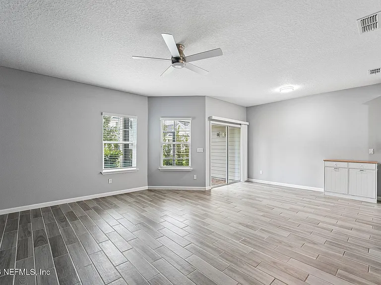 120 Appleton Ct — Photo 8