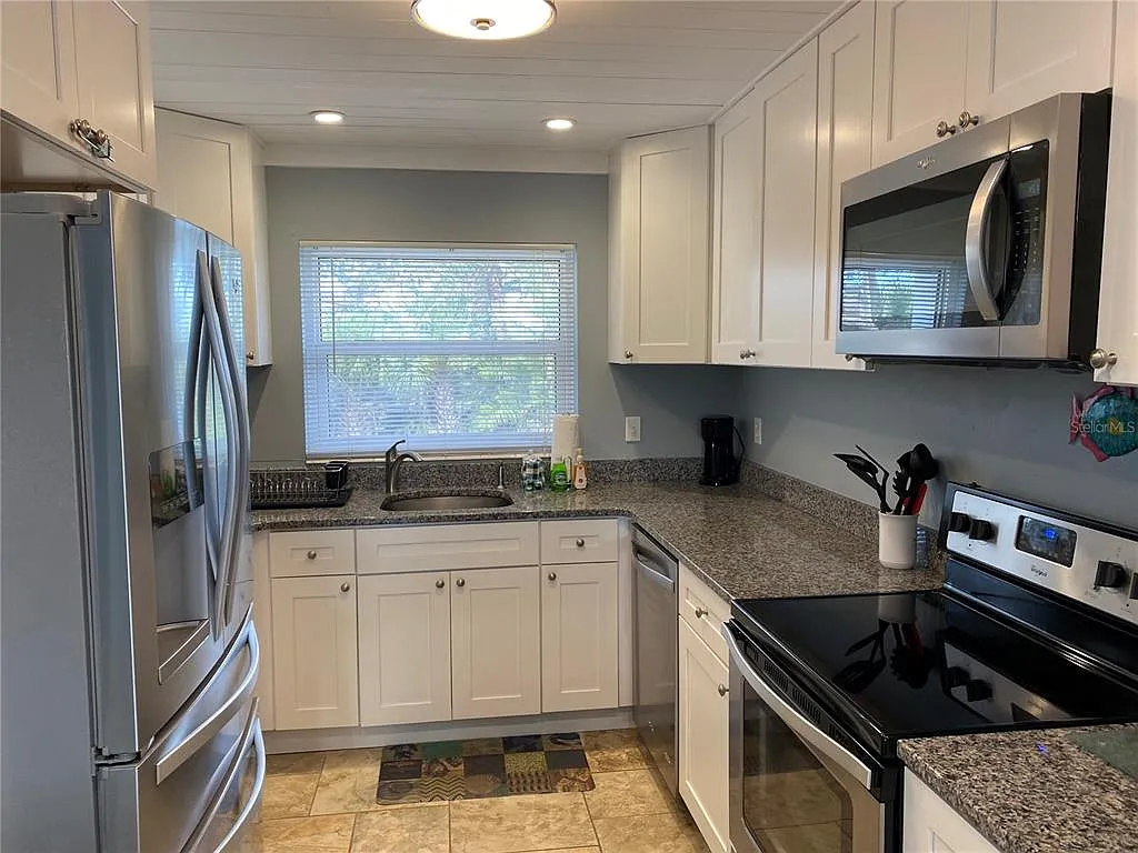 2 bed, 2.0 bath, 1067 sqft, $4,000 — Photo 3