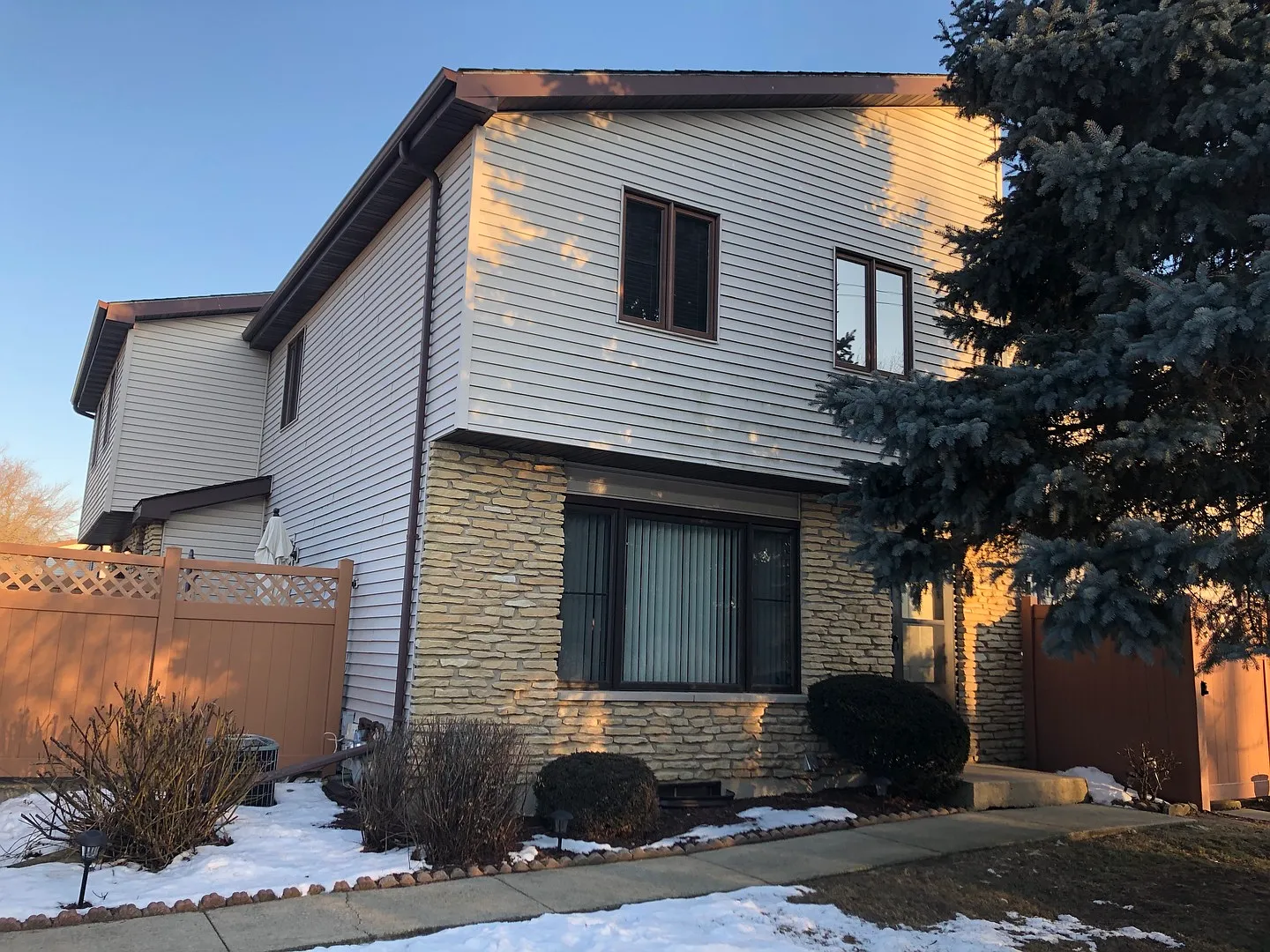 203 E Woodlawn Rd photo 1