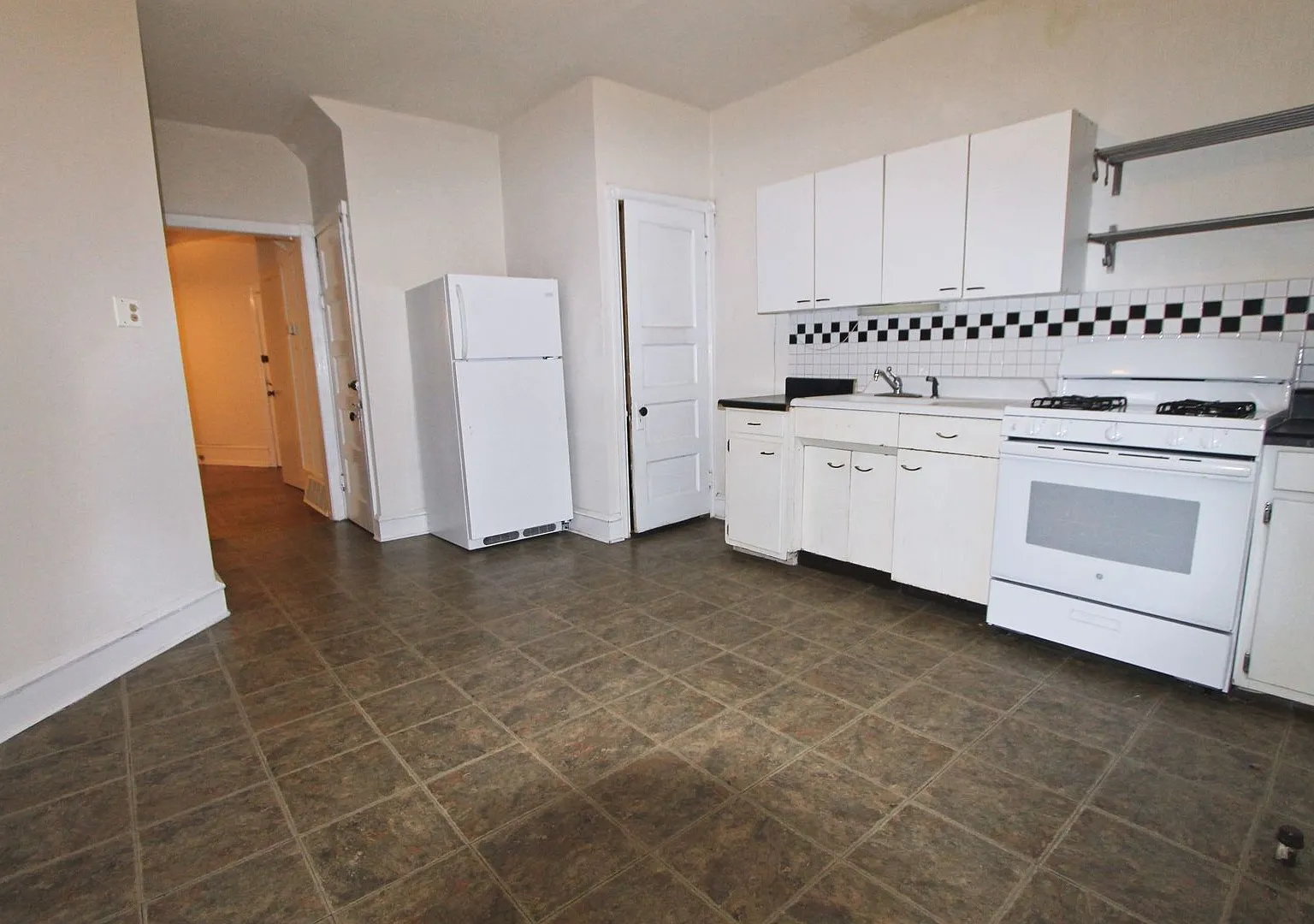 6335 Greene — Photo 3