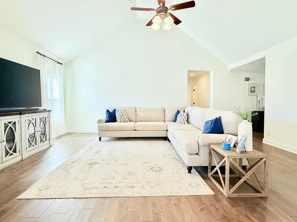 255 Kailors Cove Cir, Ringgold, GA 30736