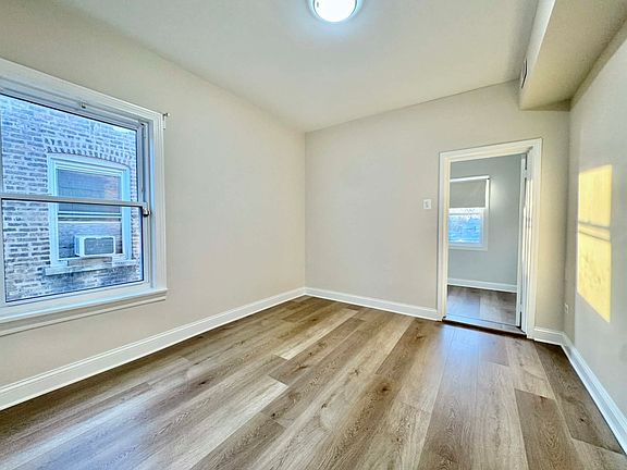 4th image of 6228 N Artesian Ave APT 2