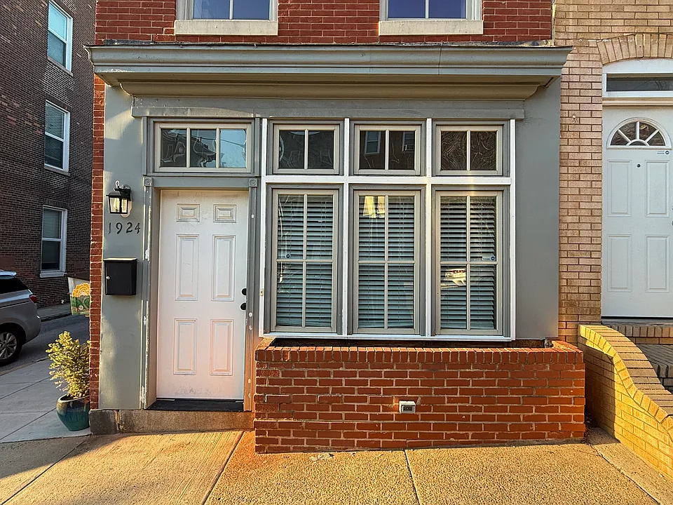1924 E Lombard St