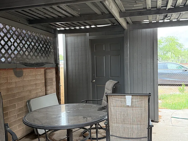 531 E Blacklidge Dr — Photo 11