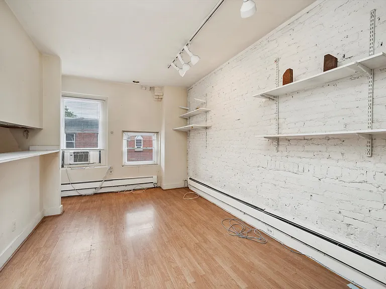 1502 N 17th St #4 — Photo 9