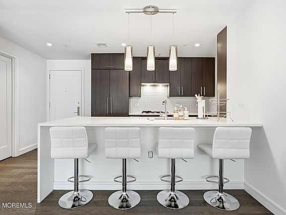 3rd image of 20 Melrose Ter #211