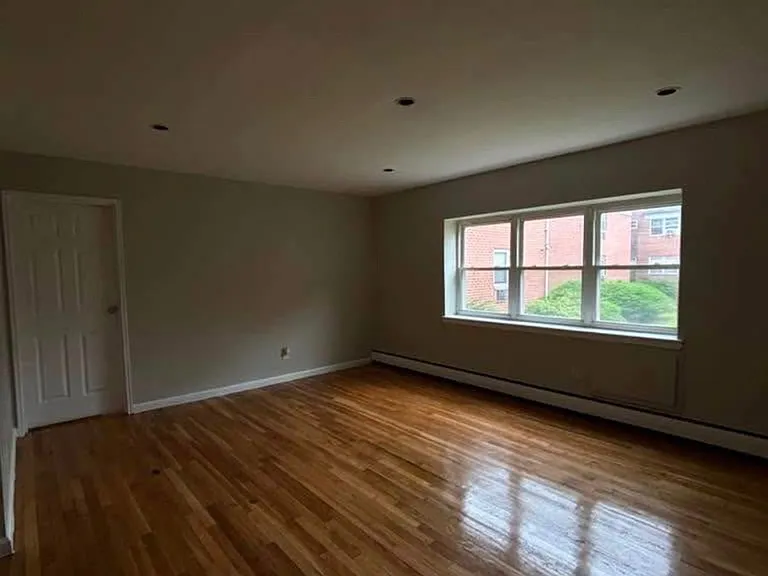 111-112 Lincoln Ave #B7 — Photo 1