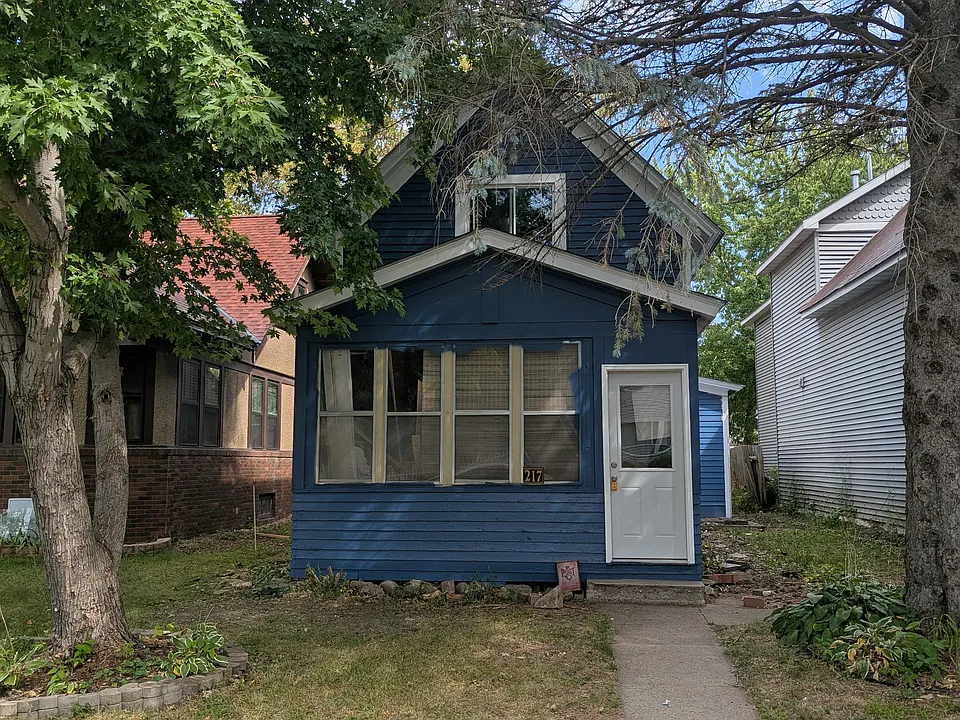 217 1st St W