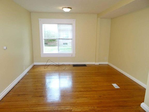 3rd image of 327 Hillcrest Ave