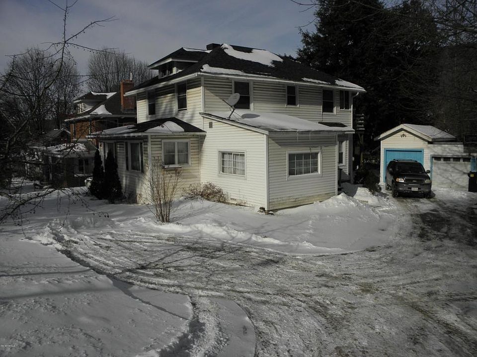 2nd image of 115 W Main St