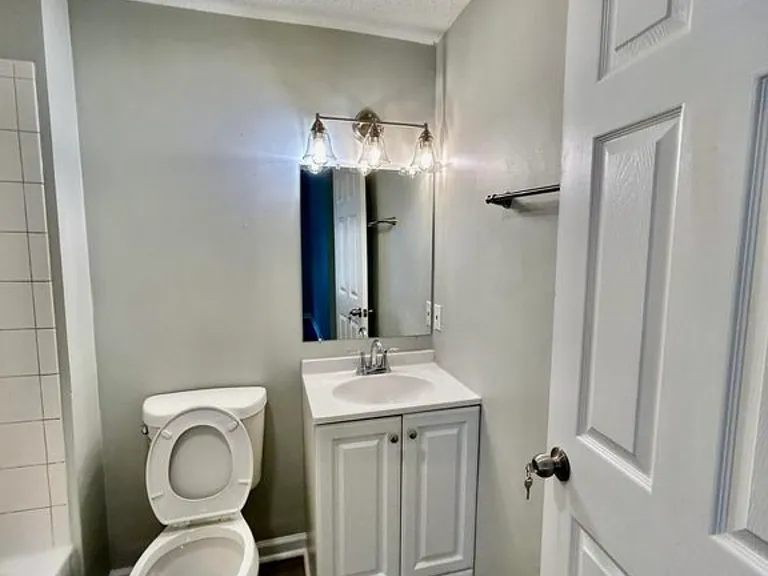2405 N Chamberlain Ave — Photo 7