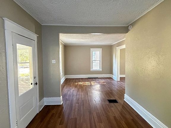 3rd image of 77 E 21st St