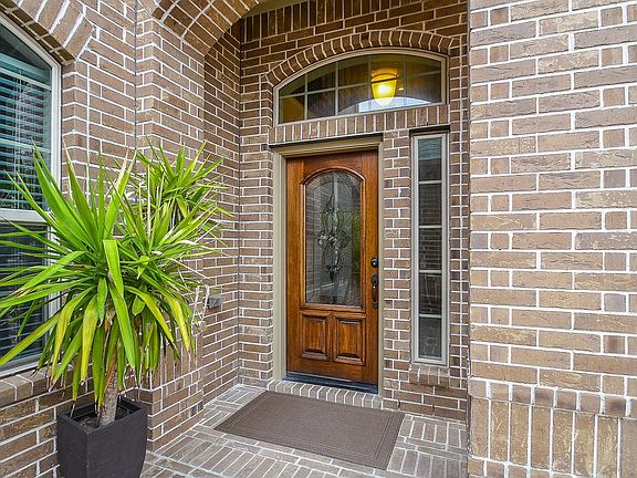3rd image of 5103 Red Oak Valley Dr