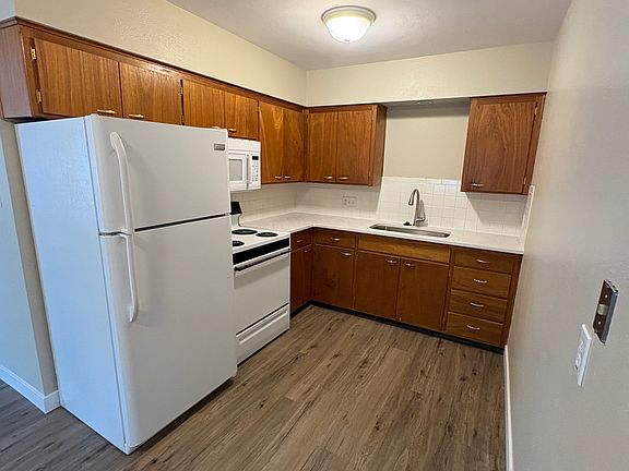 4th image of 520 Emery St APT 6