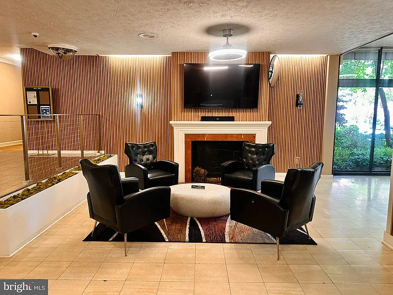 1021 Arlington Blvd #610 — Photo 7