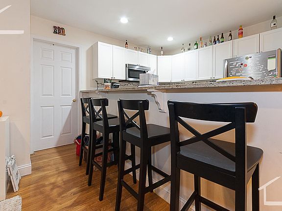 2nd image of 66 Egmont St APT 006
