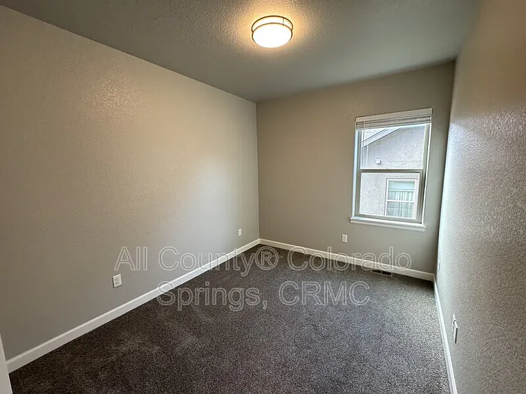 519 Brecken Ct — Photo 17