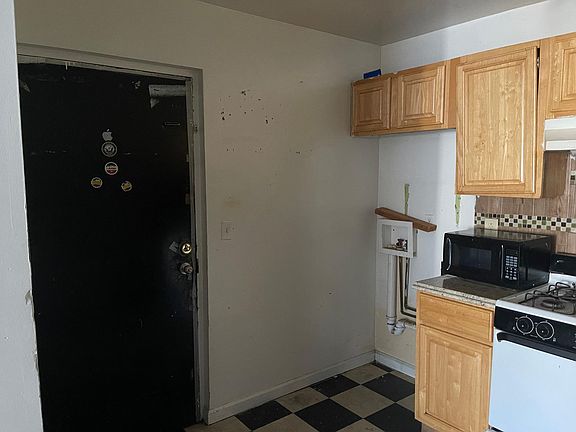 2nd image of 71 Thompson St APT 2B