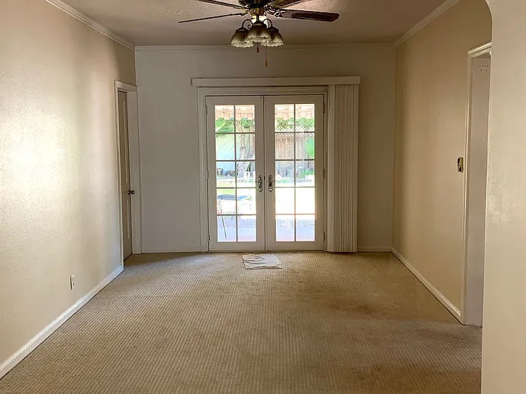 1111 W Elm St — Photo 4