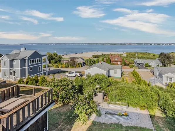13 Karen St, Portsmouth, RI 02871