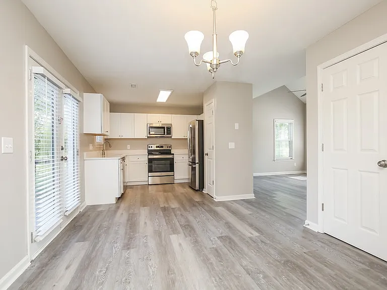1202 Welsh Dr — Photo 7