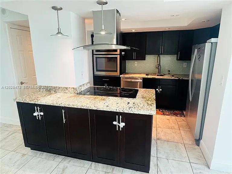 2655 Collins Avenue Cu #602 — Photo 1