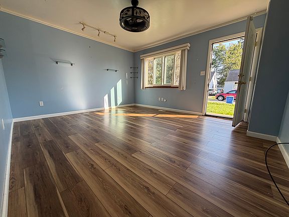 3rd image of 11219 Maxwell Ave