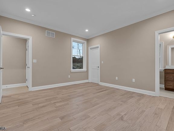 4th image of 268 Berger St