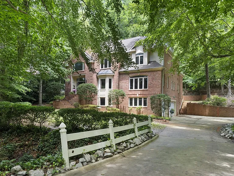 106 Birkhaven Dr — Photo 11