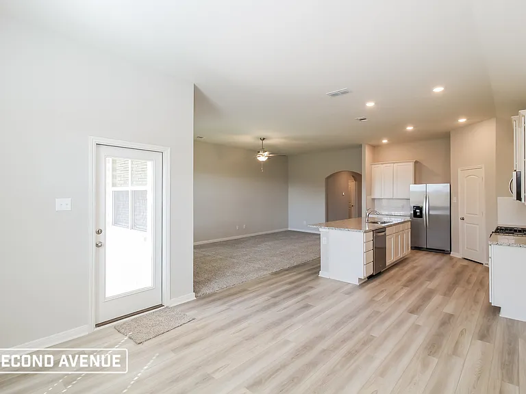 2105 Meadow Dr — Photo 6