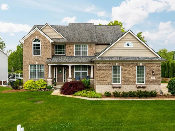 613 Olivia Dr, Milford, MI 48381