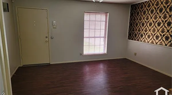 2711 Canary Cir — Photo 3