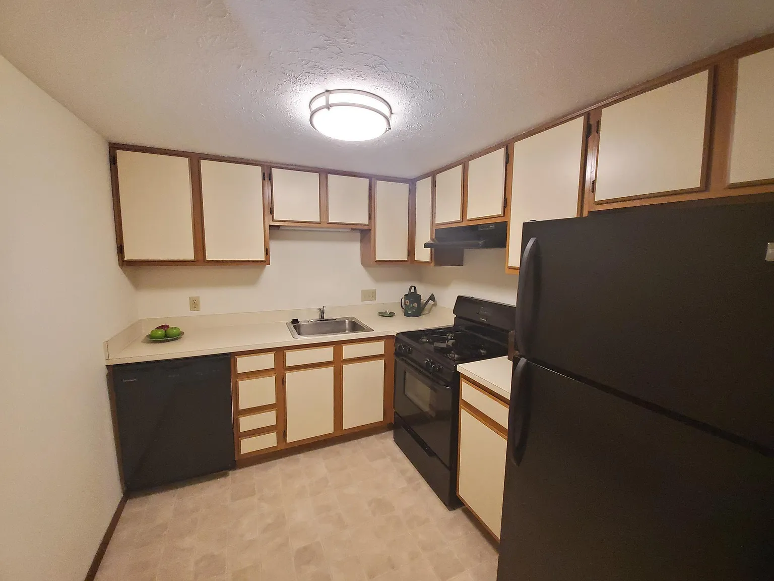 Cross Creek Apartments — Photo 3