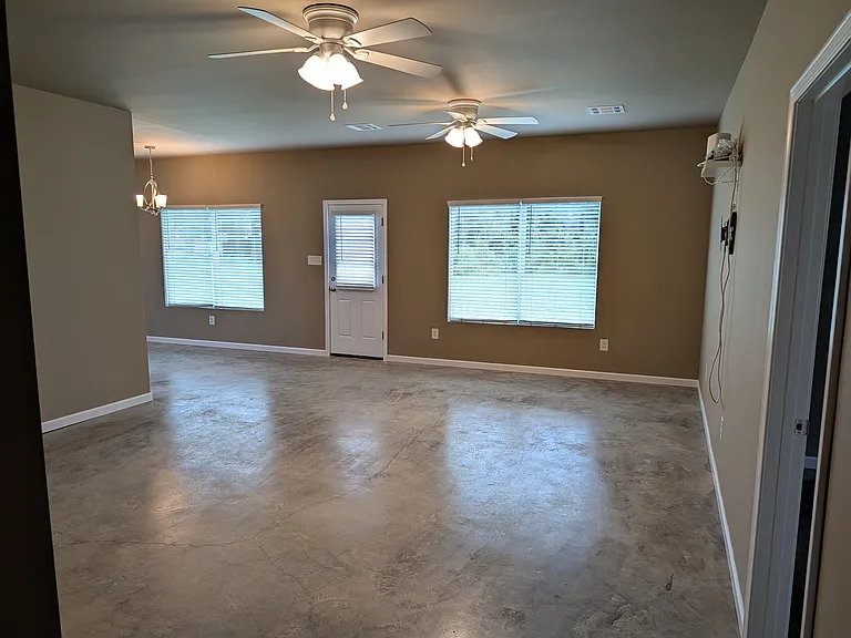 402 Marcia Ave — Photo 5