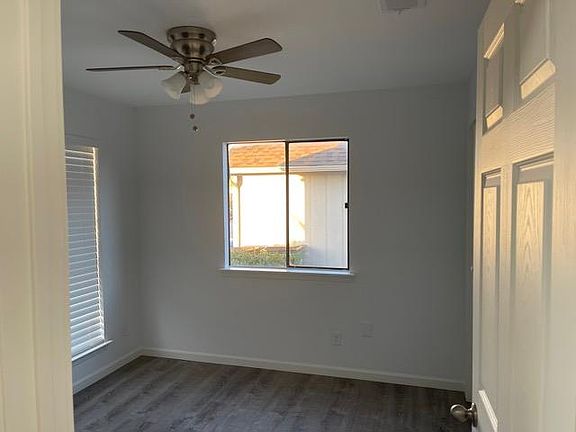 4th image of 605 Old West Dr