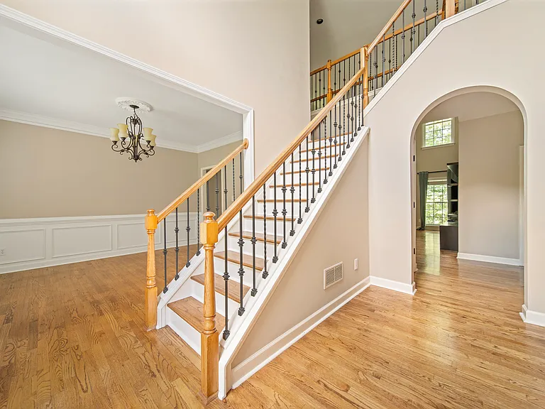 375 White Rose Trce — Photo 3