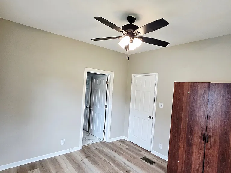 1308 W Walker St — Photo 8