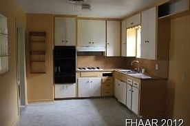 3rd image of 507 W Avenue B